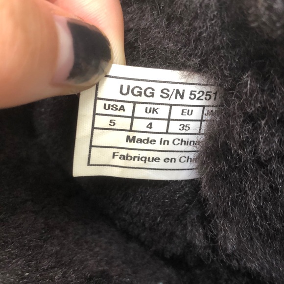 Ugg Classic Short Boots - Picture 5 of 6